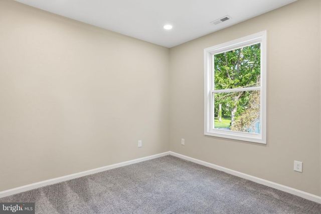 22 PEPPERMINT RD, Levittown, PA 19056