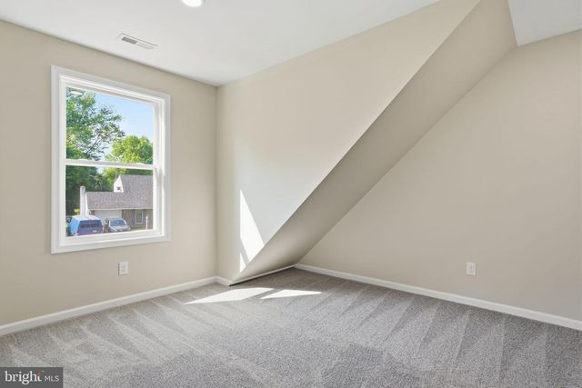 22 PEPPERMINT RD, Levittown, PA 19056