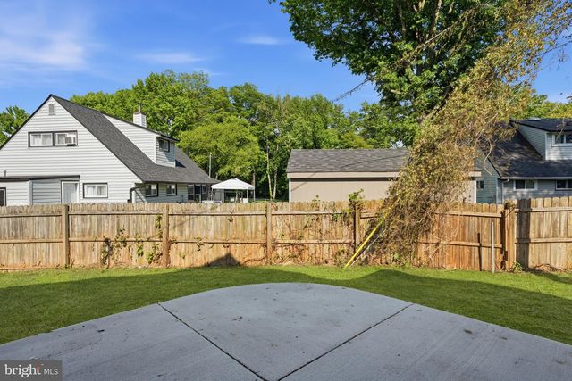 22 PEPPERMINT RD, Levittown, PA 19056
