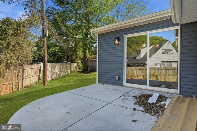 22 PEPPERMINT RD, Levittown, PA 19056