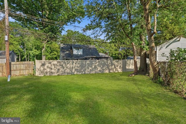 22 PEPPERMINT RD, Levittown, PA 19056