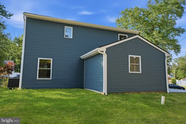 22 PEPPERMINT RD, Levittown, PA 19056
