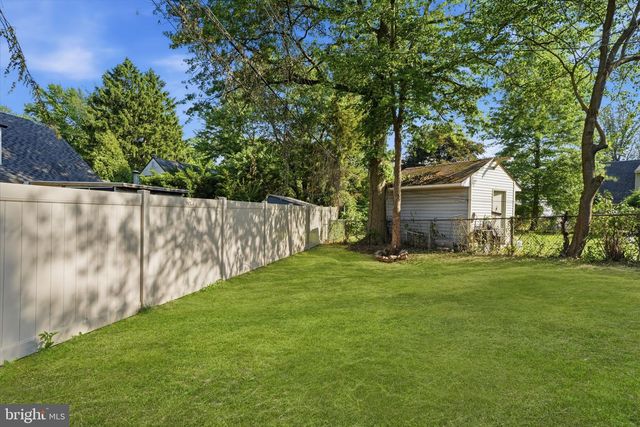 22 PEPPERMINT RD, Levittown, PA 19056