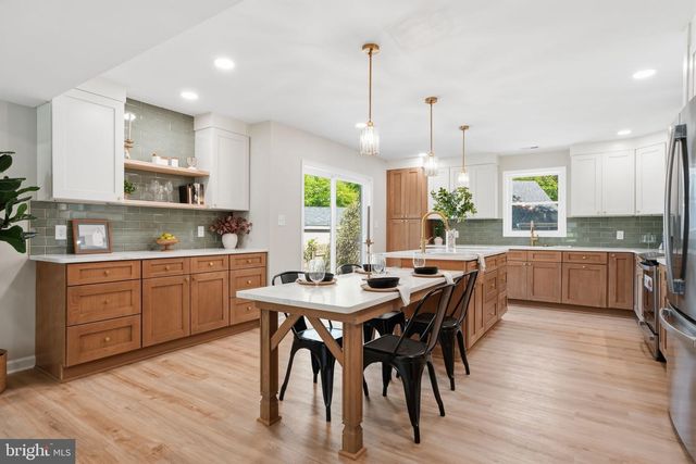 22 PEPPERMINT RD, Levittown, PA 19056