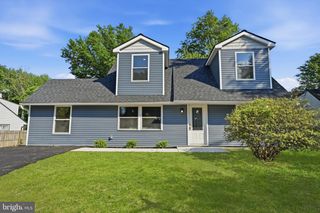 22 PEPPERMINT RD, Levittown, PA 19056