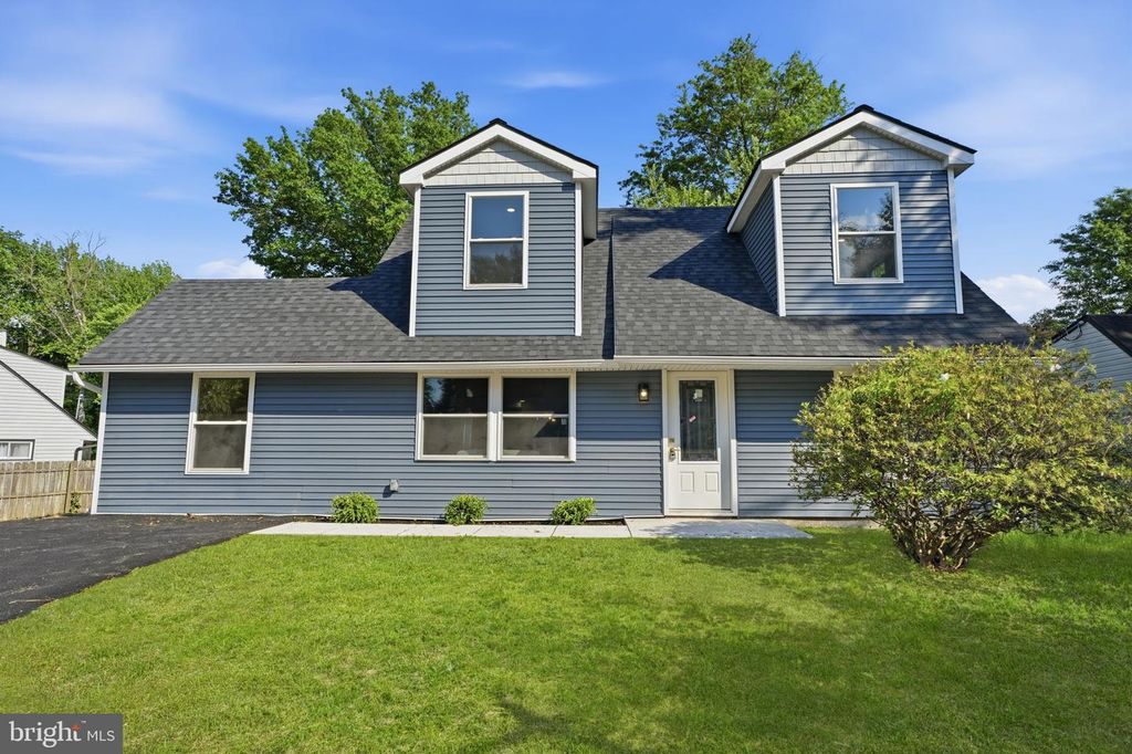 22 PEPPERMINT RD, Levittown, PA 19056