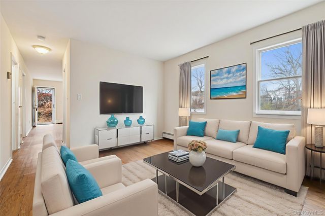 129 E Woodside Avenue, Patchogue, NY 11772