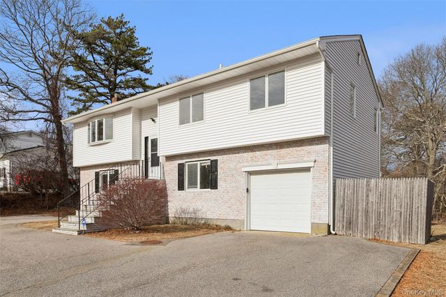 129 E Woodside Avenue, Patchogue, NY 11772