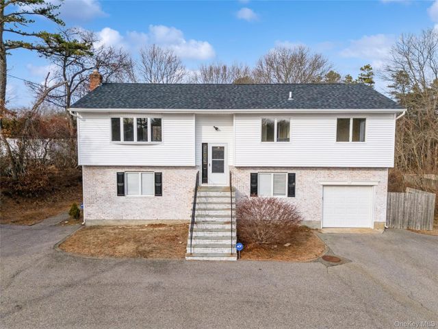 129 E Woodside Avenue, Patchogue, NY 11772