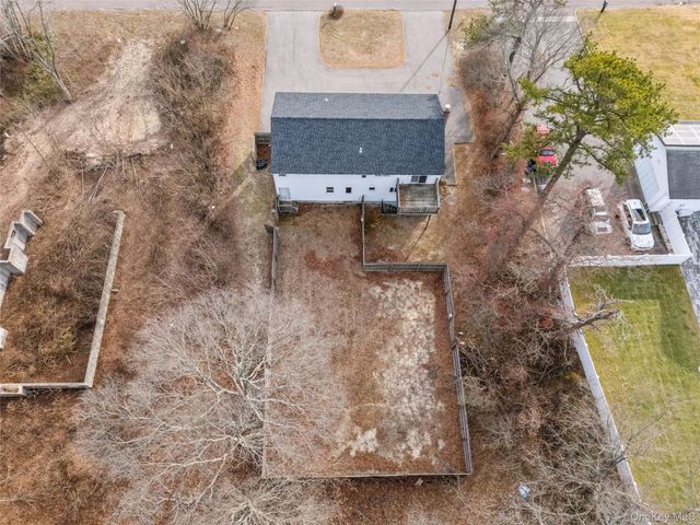 129 E Woodside Avenue, Patchogue, NY 11772