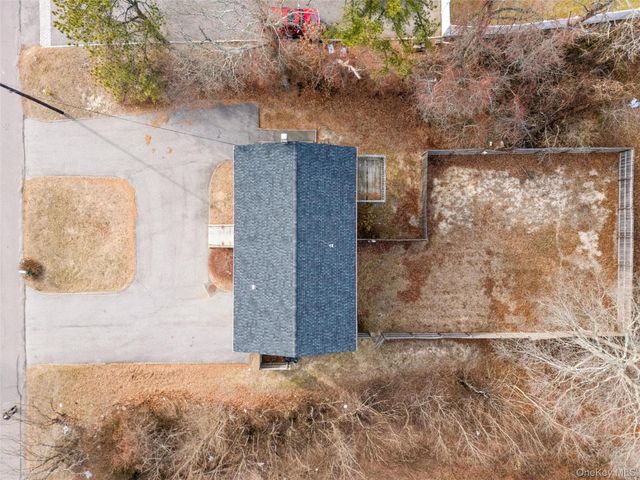 129 E Woodside Avenue, Patchogue, NY 11772