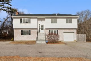 129 E Woodside Avenue, Patchogue, NY 11772