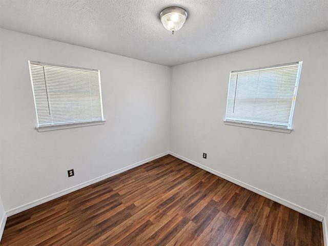 935 SW 2nd Street, Moore, OK 73160