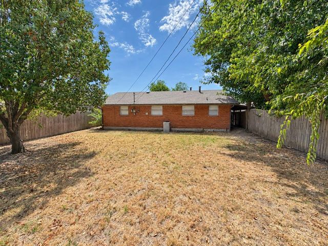 935 SW 2nd Street, Moore, OK 73160