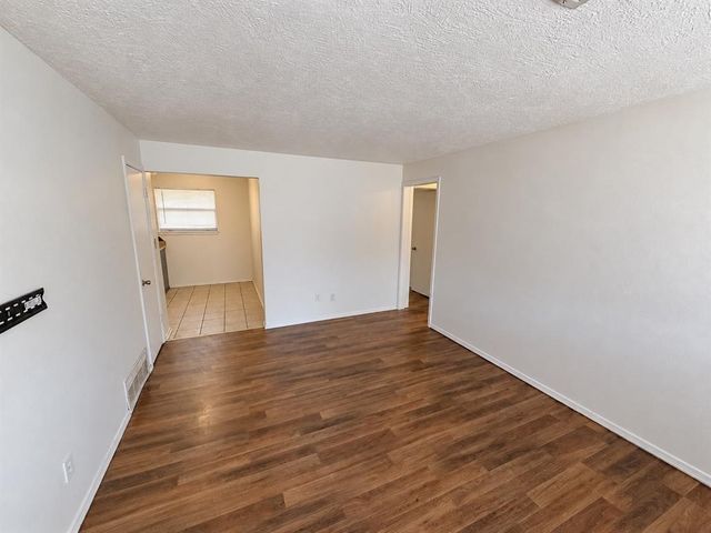 935 SW 2nd Street, Moore, OK 73160