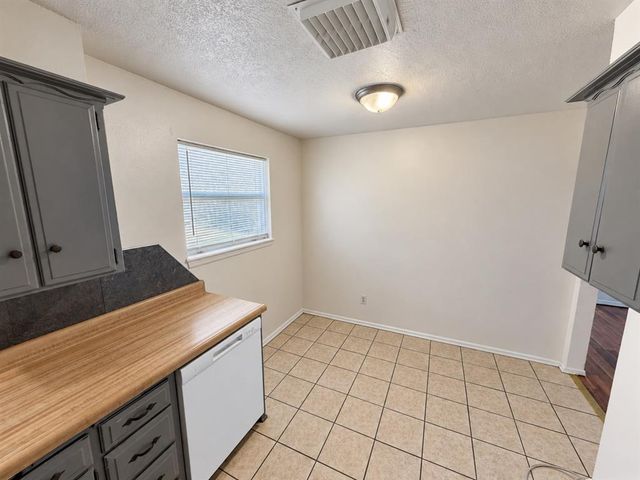 935 SW 2nd Street, Moore, OK 73160