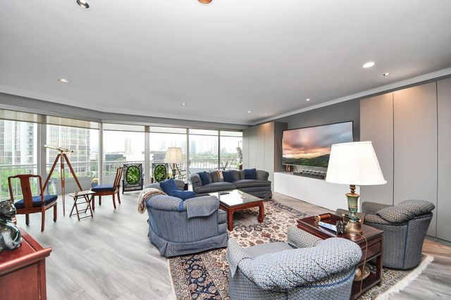5050 Woodway Drive 7L, Houston, TX 77056