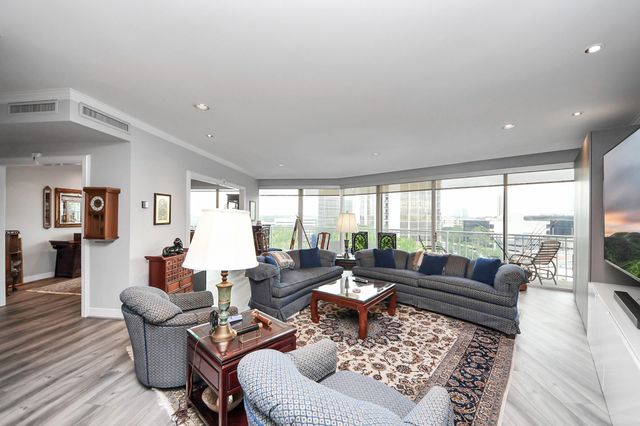 5050 Woodway Drive 7L, Houston, TX 77056