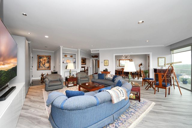 5050 Woodway Drive 7L, Houston, TX 77056