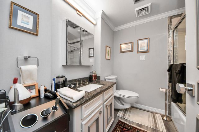 5050 Woodway Drive 7L, Houston, TX 77056