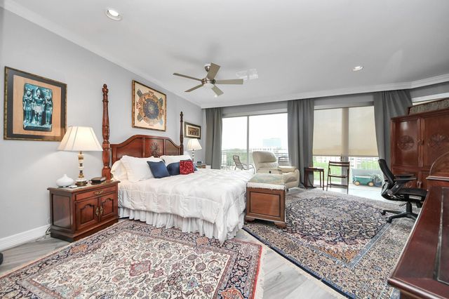 5050 Woodway Drive 7L, Houston, TX 77056
