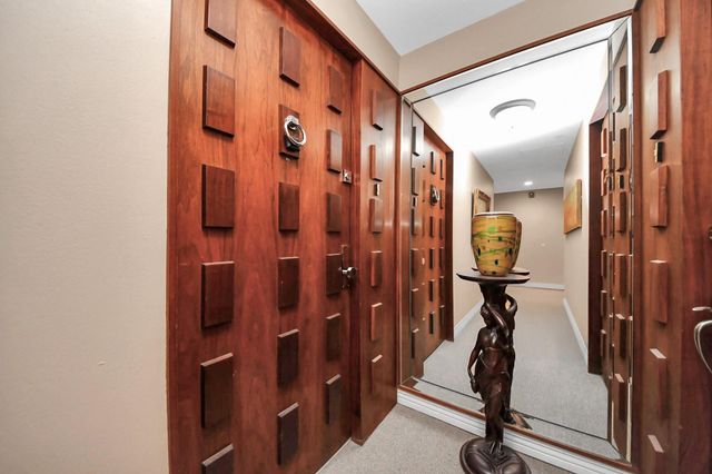 5050 Woodway Drive 7L, Houston, TX 77056
