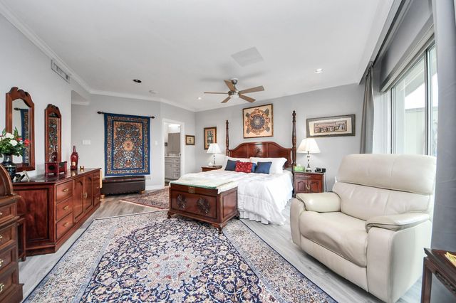 5050 Woodway Drive 7L, Houston, TX 77056