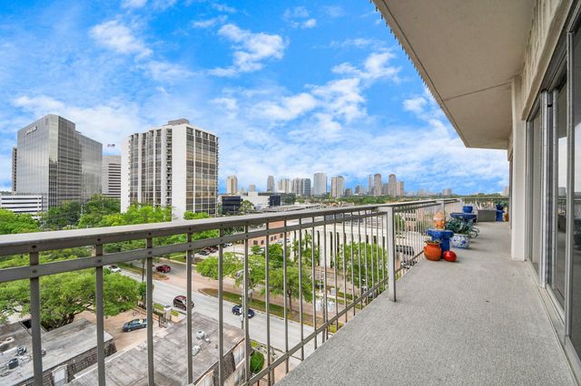 5050 Woodway Drive 7L, Houston, TX 77056