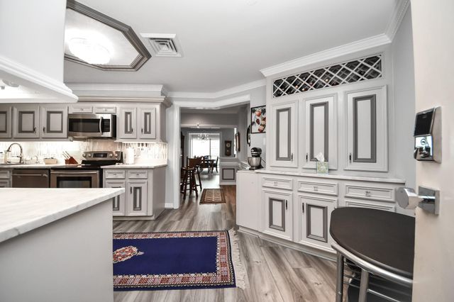 5050 Woodway Drive 7L, Houston, TX 77056