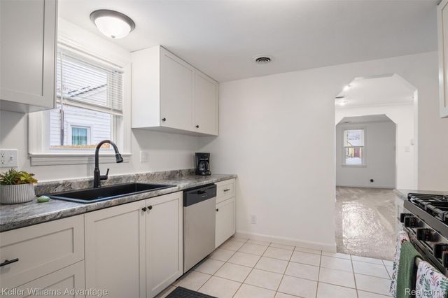 20406 Floral Street, Livonia, MI 48152