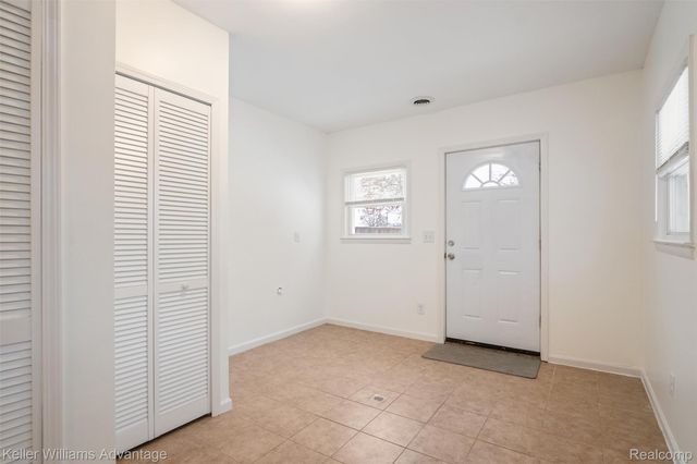 20406 Floral Street, Livonia, MI 48152