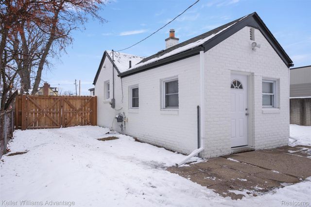 20406 Floral Street, Livonia, MI 48152