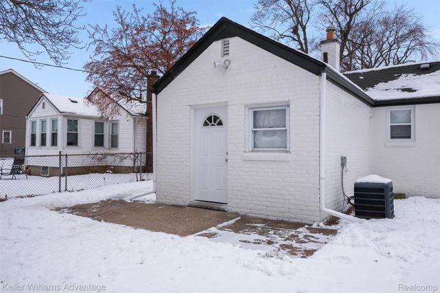 20406 Floral Street, Livonia, MI 48152