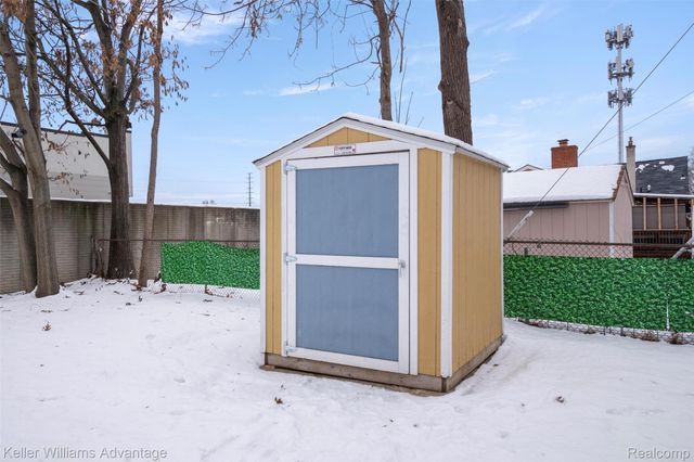 20406 Floral Street, Livonia, MI 48152