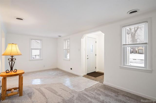 20406 Floral Street, Livonia, MI 48152