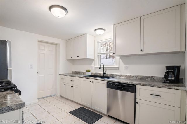 20406 Floral Street, Livonia, MI 48152