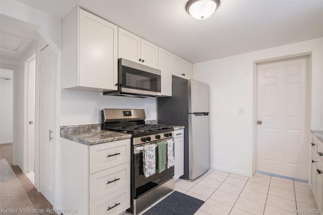 20406 Floral Street, Livonia, MI 48152