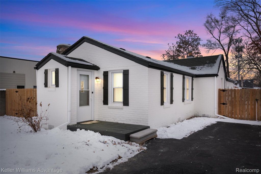 20406 Floral Street, Livonia, MI 48152