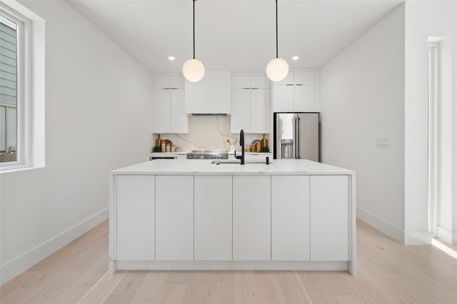 1118 3/4 Gunter ST, Austin, TX 78702