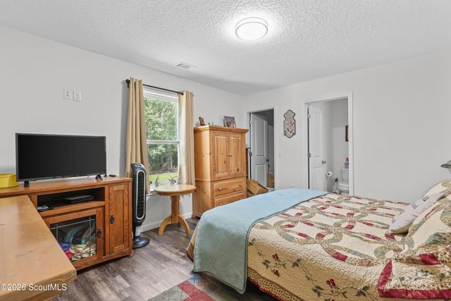 76 Tree Top Lane, Jesup, GA 31545