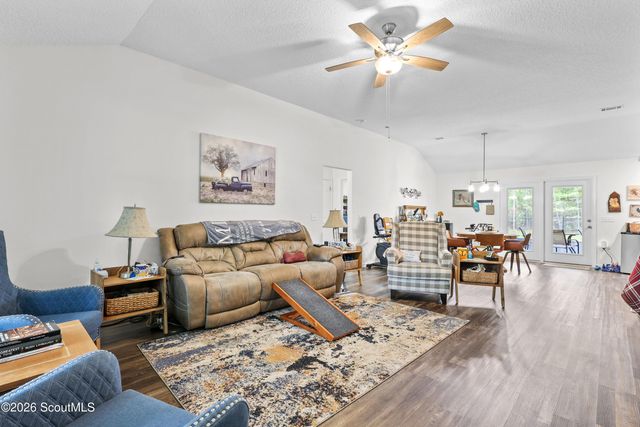 76 Tree Top Lane, Jesup, GA 31545