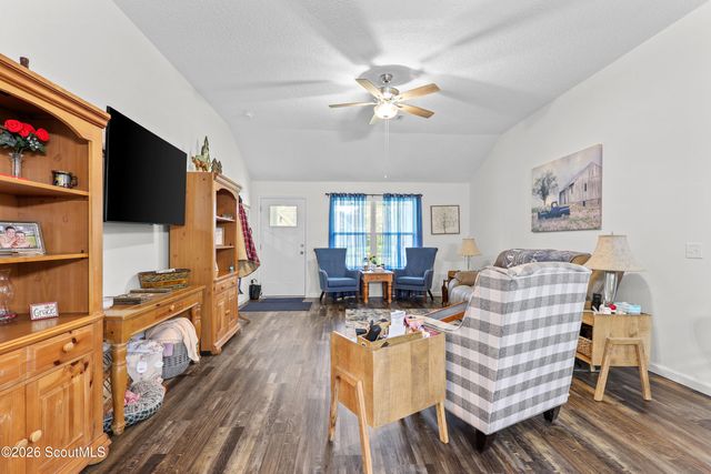 76 Tree Top Lane, Jesup, GA 31545