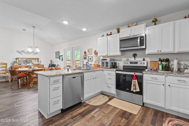 76 Tree Top Lane, Jesup, GA 31545