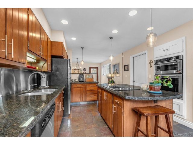 7815 Red Rock Cir, Larkspur, CO 80118