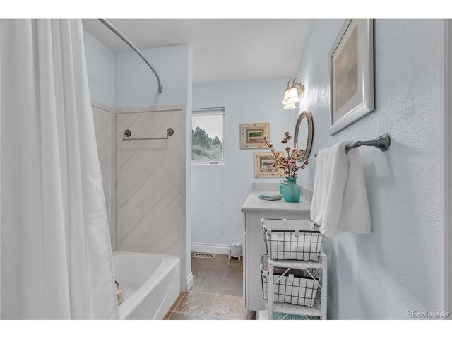 7815 Red Rock Cir, Larkspur, CO 80118