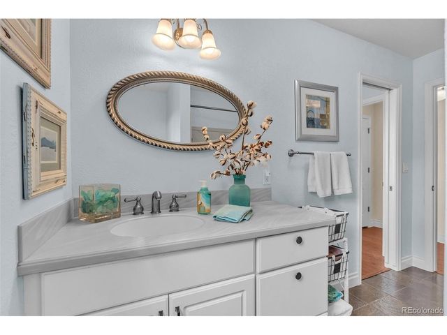 7815 Red Rock Cir, Larkspur, CO 80118