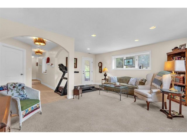 7815 Red Rock Cir, Larkspur, CO 80118