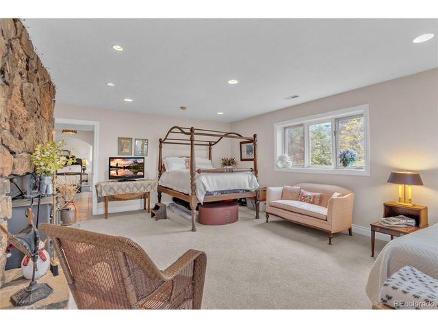7815 Red Rock Cir, Larkspur, CO 80118