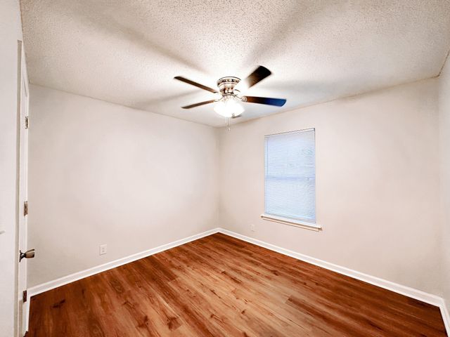 470 Martha Ln Apt H, Clarksville, TN 37043