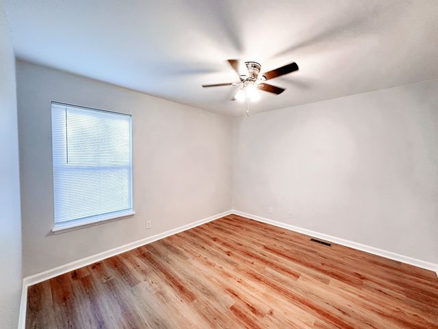 470 Martha Ln Apt H, Clarksville, TN 37043